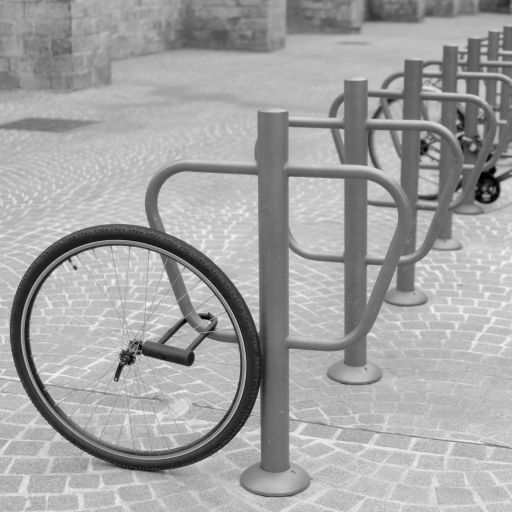 aleksandr-kadykov-sAQZbYwts0w-unsplash_BW_512